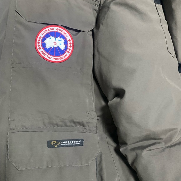 Canadian goose jacket for sale , worn only a couple times  , doesn’t fit perfect - Picture 4 of 7